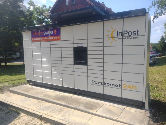 Parcel Locker CHO33M obok budynku ul. Styczyńskiego 40