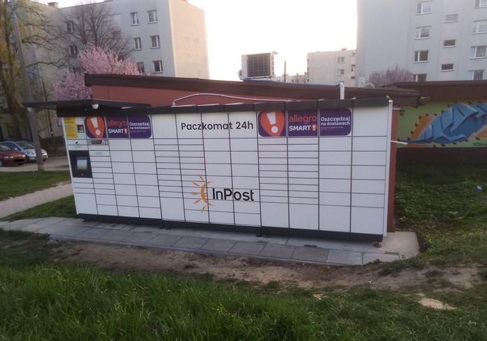 Paczkomat CHR02M Przy sklepie przemysłowym Alpa