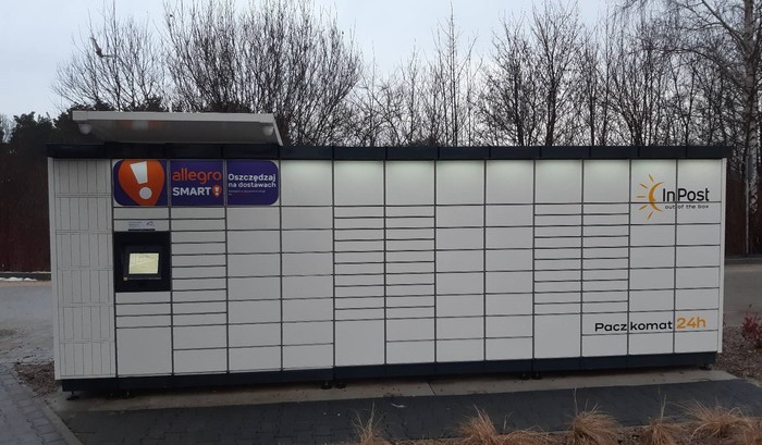 Paczkomat CHR07M Park Handlowy Kasztelania przy sklepie JYSK