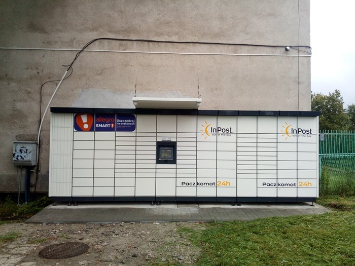 Paczkomat CHR11M parking przy hurtowni Elektronarzędzi Beta, dojazd od ul. Stefana Wyszyńskiego,