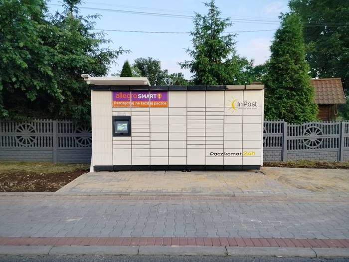 Paczkomat CHS03M Teren zieleni przy budynku nr 1