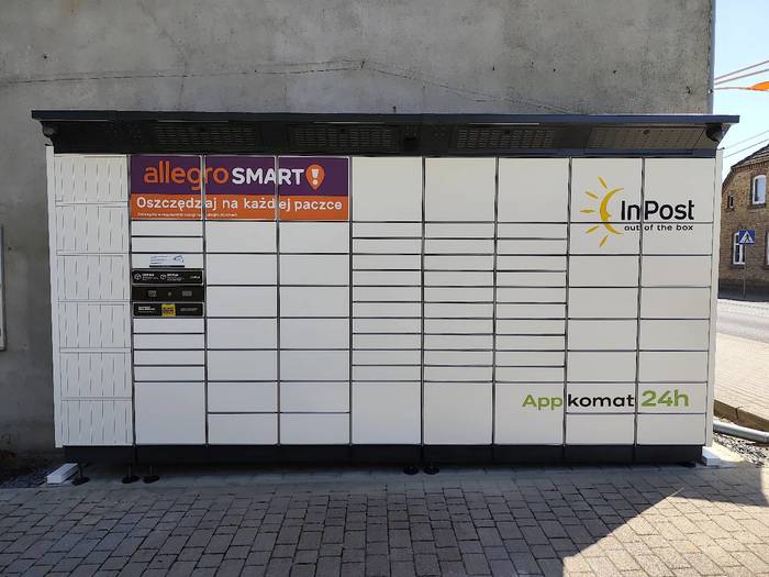 Paczkomat CHSQ01BAPP Przy budynku Biblioteki Gminnej