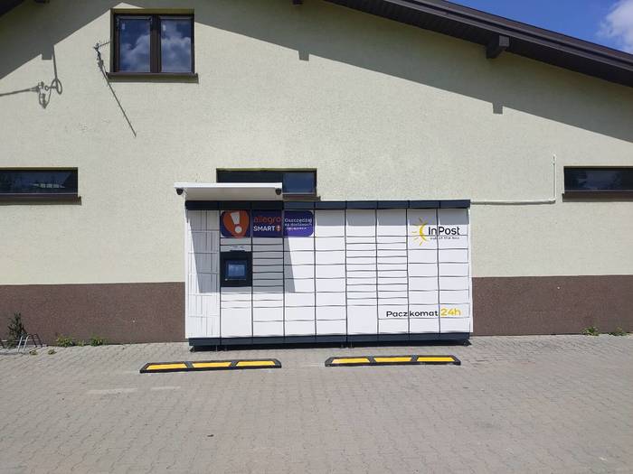 Paczkomat CHU01M Przy sklepie Spar