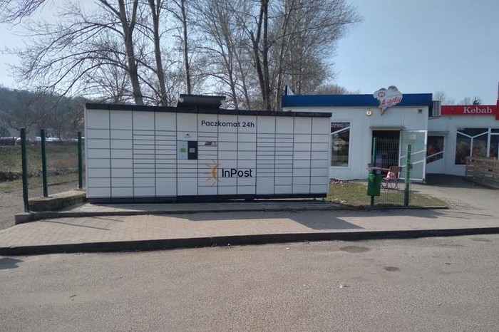 Paczkomat CHW04N Obok cukierni