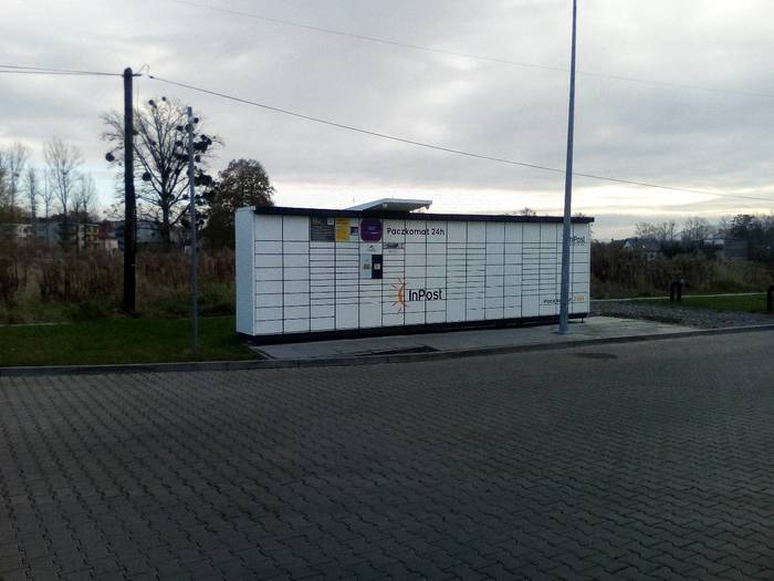 Paczkomat CHY01N Na stacji paliw Watis