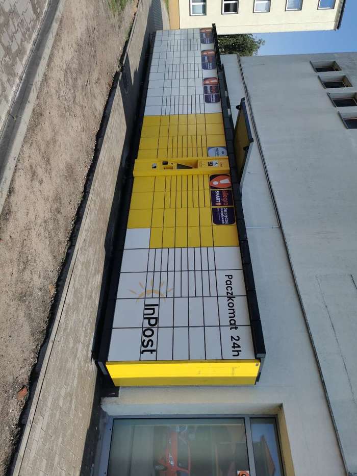 Parcel Locker CHZ02A Przy wejściu do drogerii Rossmann