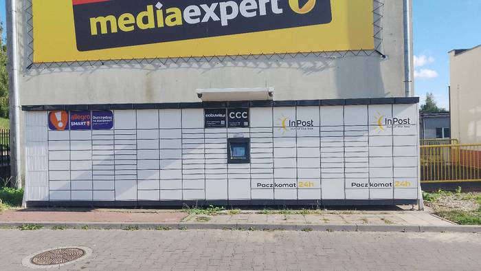 Parcel Locker CHZ04M na parkingu