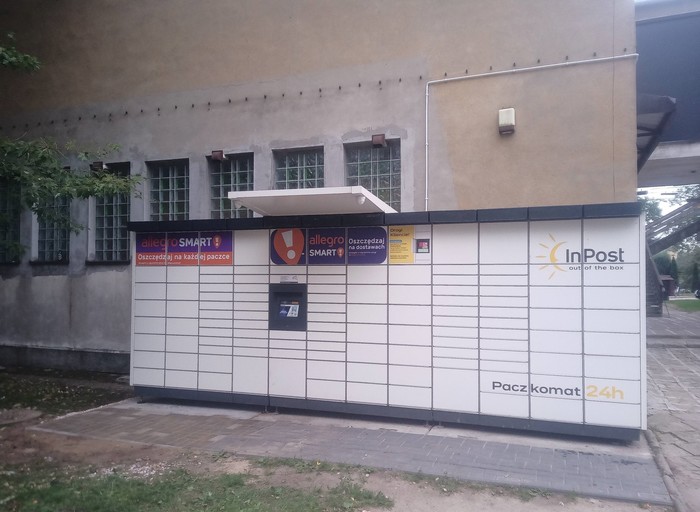 Paczkomat CIE06M Przy parkingu wspólnoty