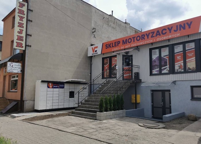 Paczkomat CIE10M Przy sklepie z częściami samochodowymi