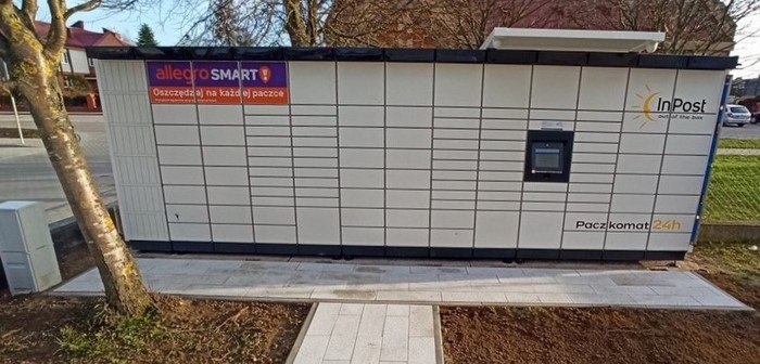 Paczkomat CIE17M Przy budynku biurowym