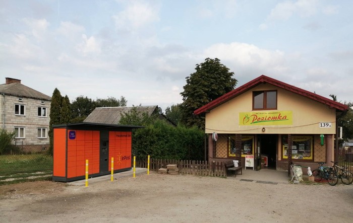 Paczkomat CJW01F Przy sklepie Poziomka