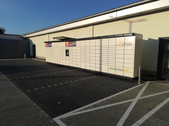Paczkomat CLD04M Na Parkingu