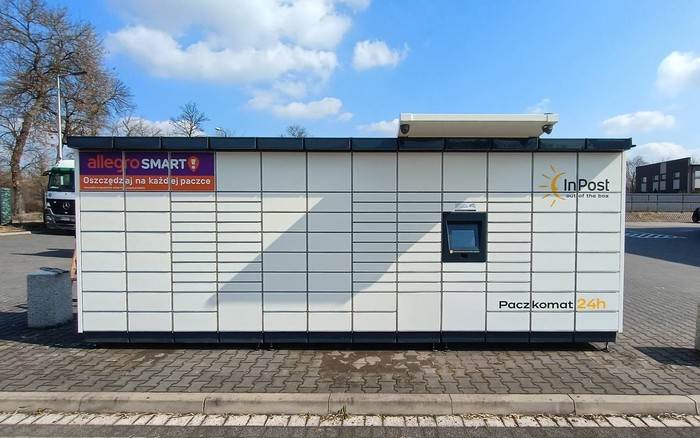 Paczkomat CLD10M Obok myjni
