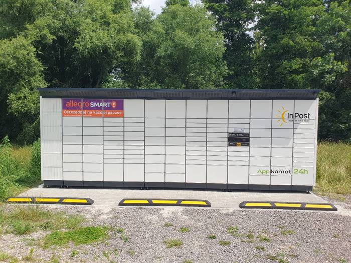 Paczkomat CLS02BAPP na parkingu Ciuchów Czuchów