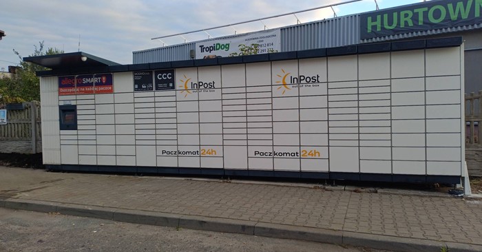 Paczkomat CLS03M przy parkingu