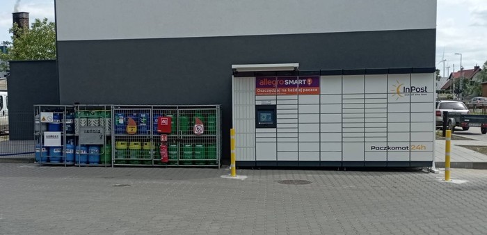 Parcel Locker CLU09M Przy stacji benzynowej RomGaz