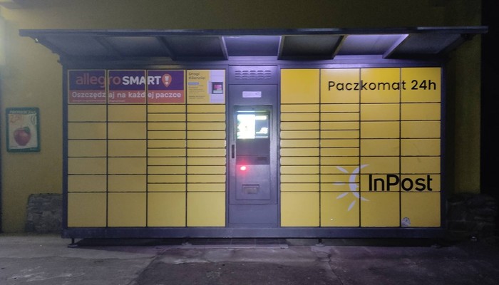 Paczkomat CLV01G Przy sklepie Sezamek