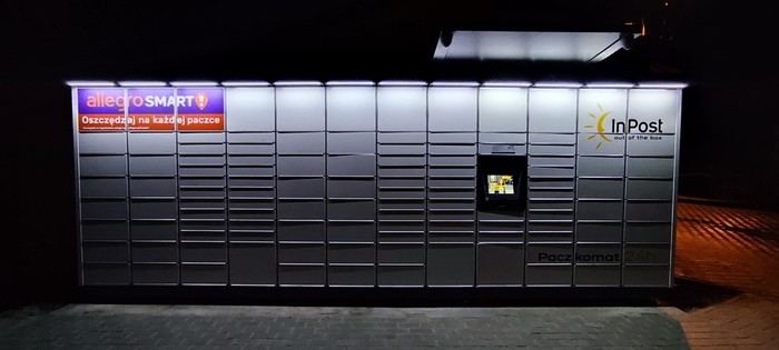 Paczkomat CLV01M przy stacji autogaz