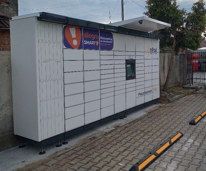 Paczkomat CMI01M Parking przy sklepie Top Market