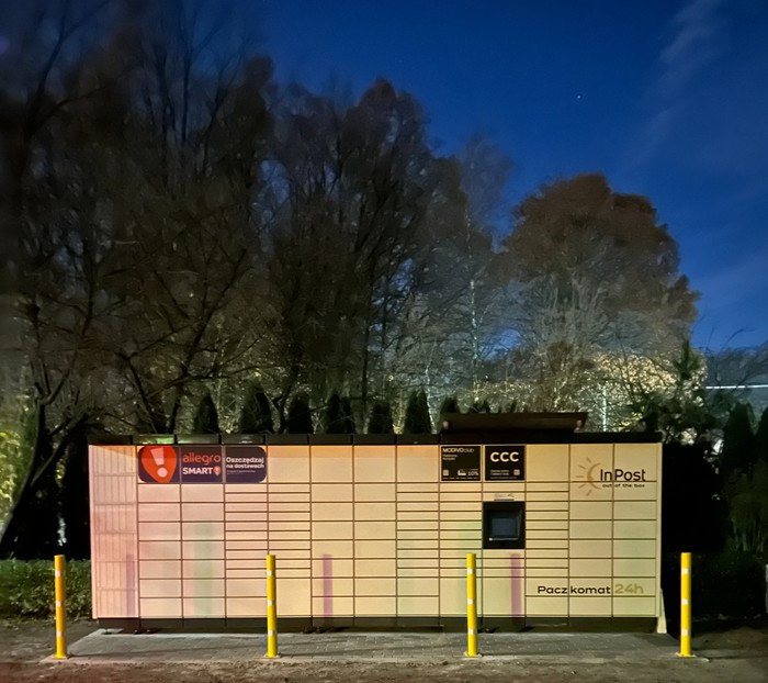 Parcel Locker CMN03M przy sklepie