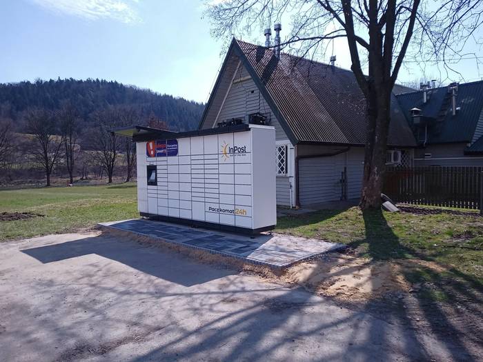 Paczkomat COW02M Tylny parking Baru Taurus