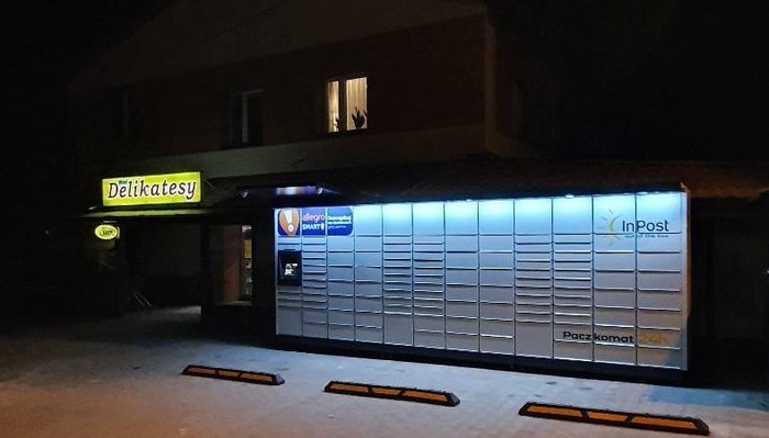 Paczkomat CRO01M Parking przed Mini Delikatesami