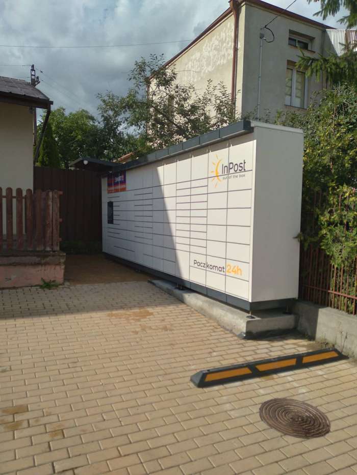 Parcel Locker CRS03M Obok sklepu mięsnego "PERKPOL"