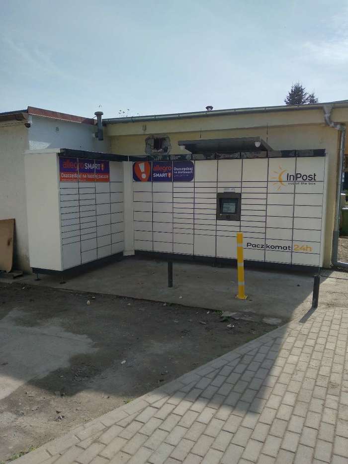 Paczkomat CSO06M Na parkingu Kantoru