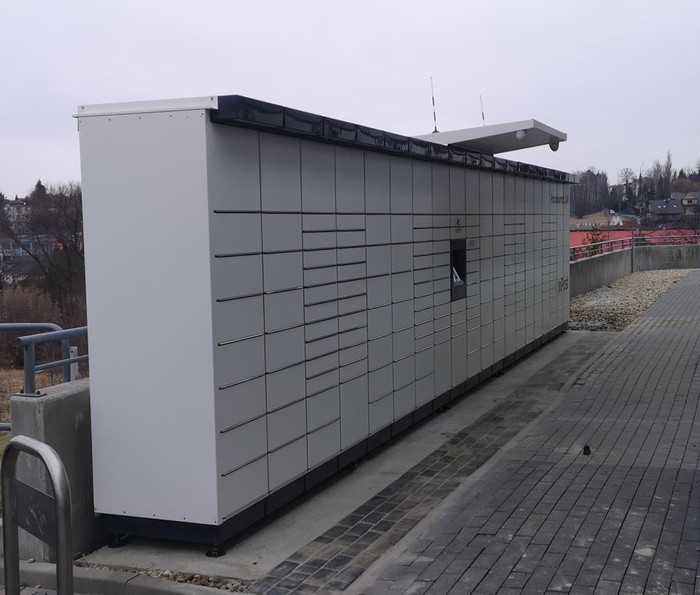 Paczkomat CSZ01M Obok wejścia do sklepu Lidl