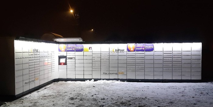 Paczkomat CUD01M Na parkingu Apteki