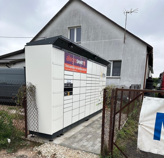 Paczkomat CVN01BAPP na terenie stacji kontroli pojazdów