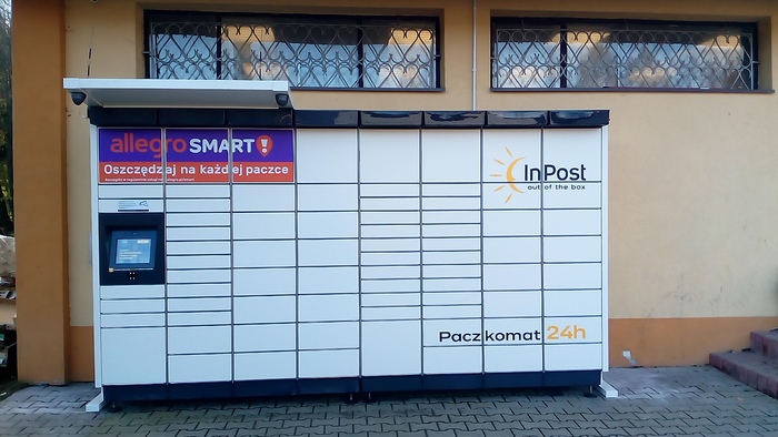 Paczkomat CXC02M Przy sklepie spożywczym Ignacy Polański