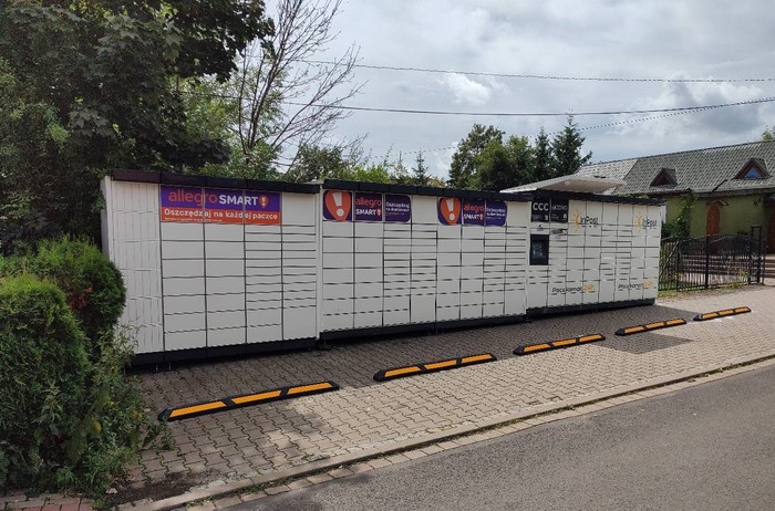 Поштомат CZB01M Przy parkingu od strony ul. Górniczej.