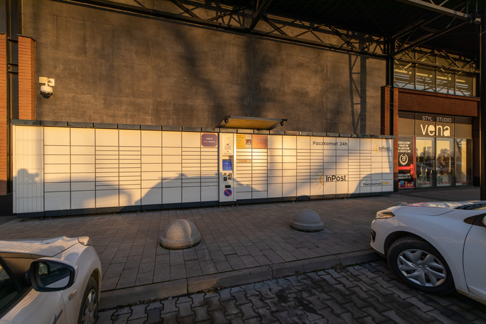 Paczkomat CZD01A Przy Centrum Handlowym Stara Kablownia