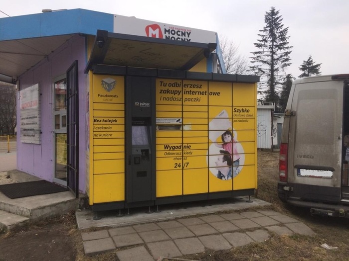 Paczkomat CZE05A Pawilon handlowy