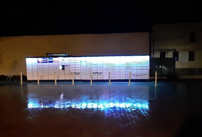 Paczkomat CZE07N Przy sklepie Netto