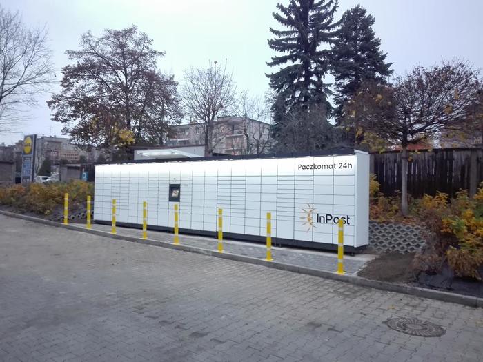 Paczkomat CZE09M Przy sklepie Lidl