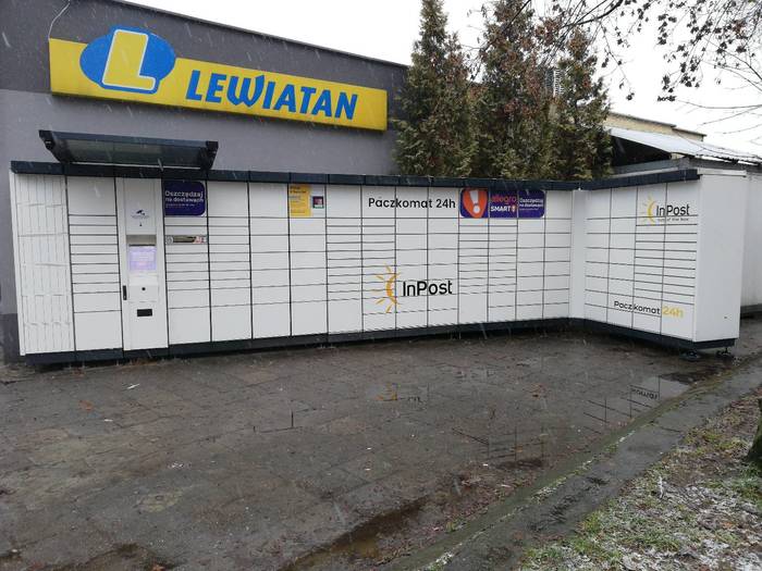 Paczkomat CZE13A Przy sklepie Lewiatan