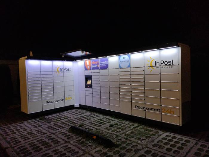 Paczkomat CZE19M Parking przy Myjnia Nilfisk Alto wjazd od ul. Kukuczki