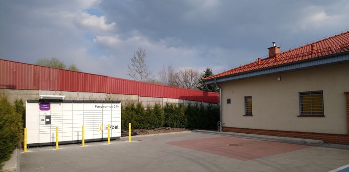 Paczkomat CZE23N Przy sklepie Netto