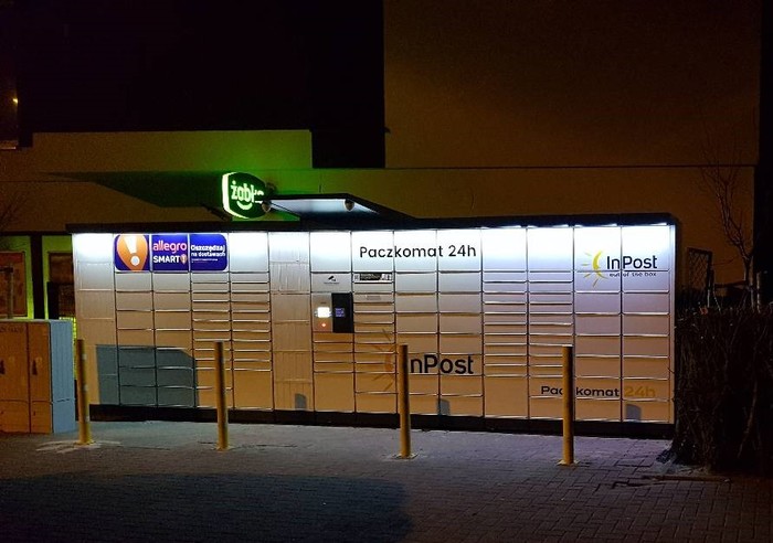 Paczkomat CZE24N Przy sklepie Żabka