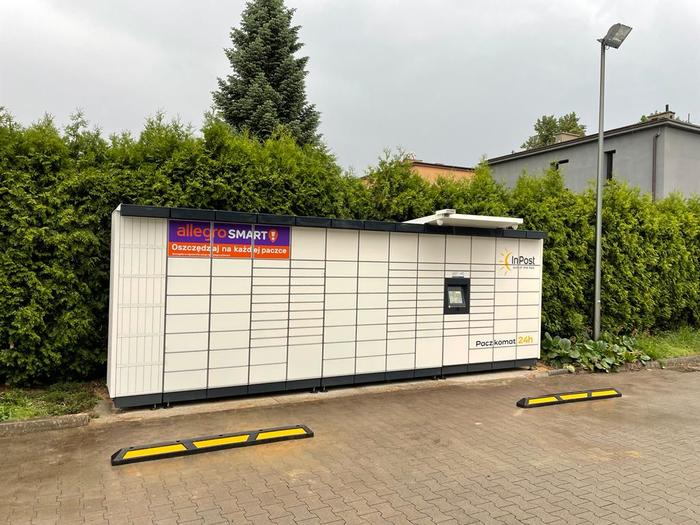 Paczkomat CZE54M Parking Spar