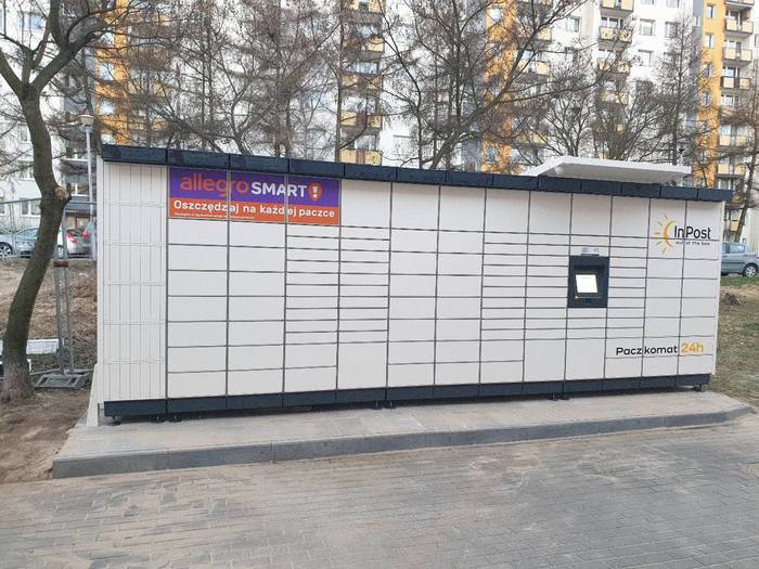 Paczkomat CZE60M Pawilon Handlowo-Usługowy
