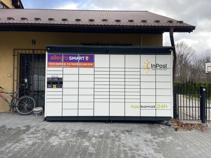 Paczkomat CZEH01BAPP Przy sklepie spożywczym