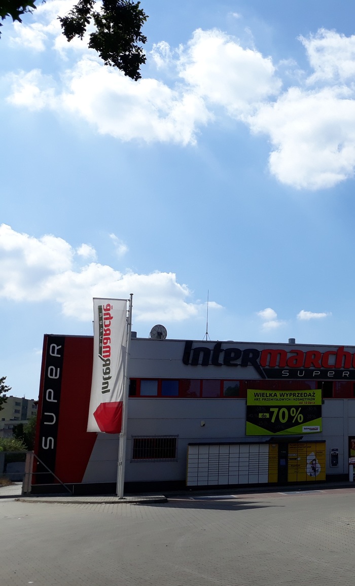 Paczkomat CZL01A Przy markecie Intermarche