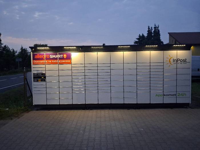Paczkomat CZOV01BAPP Przy sklepie spożywczym