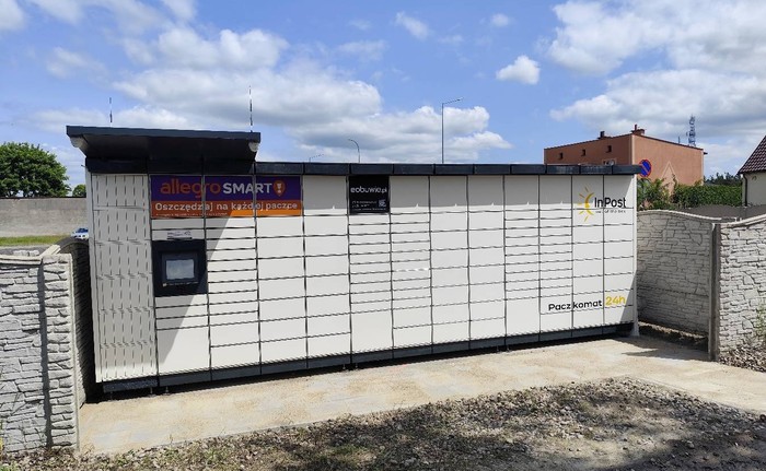 Paczkomat CZR03M Na posesji prywatnej