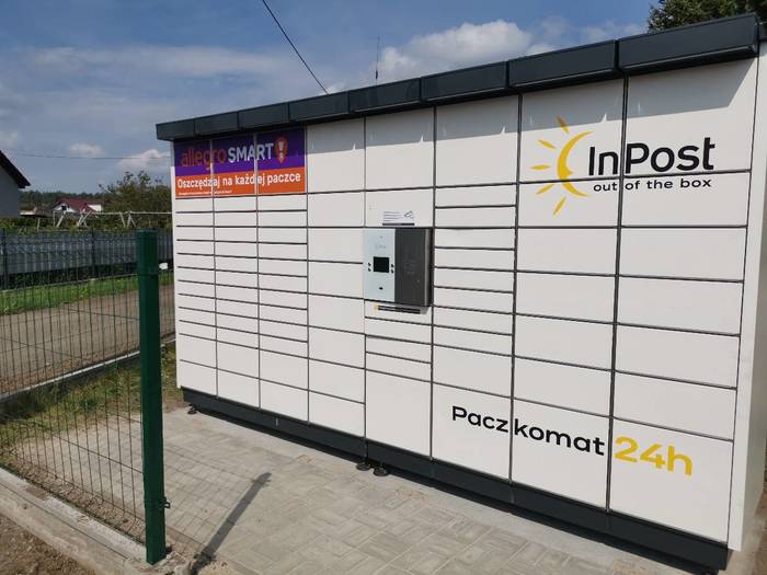 Parcel Locker CZXE01N Przy sklepie.