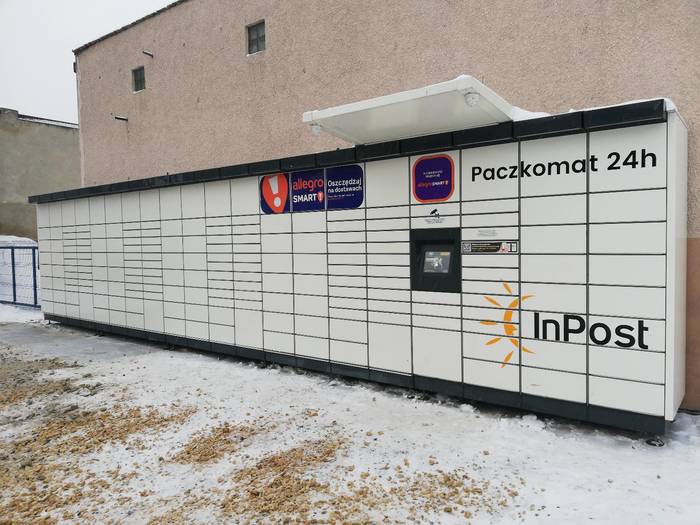 Parcel Locker CZZ01M Parking za sklepem spożywczym