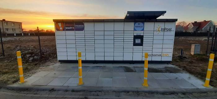 Parcel Locker DBM01M W płocie od ul. Wolności